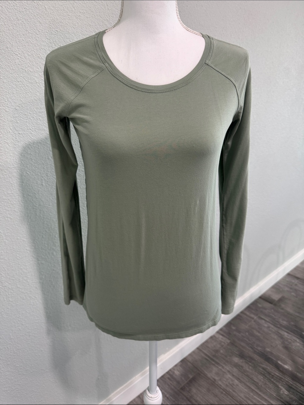 lululemon athletica Olive Green Long Sleeve Scoop Neck Top